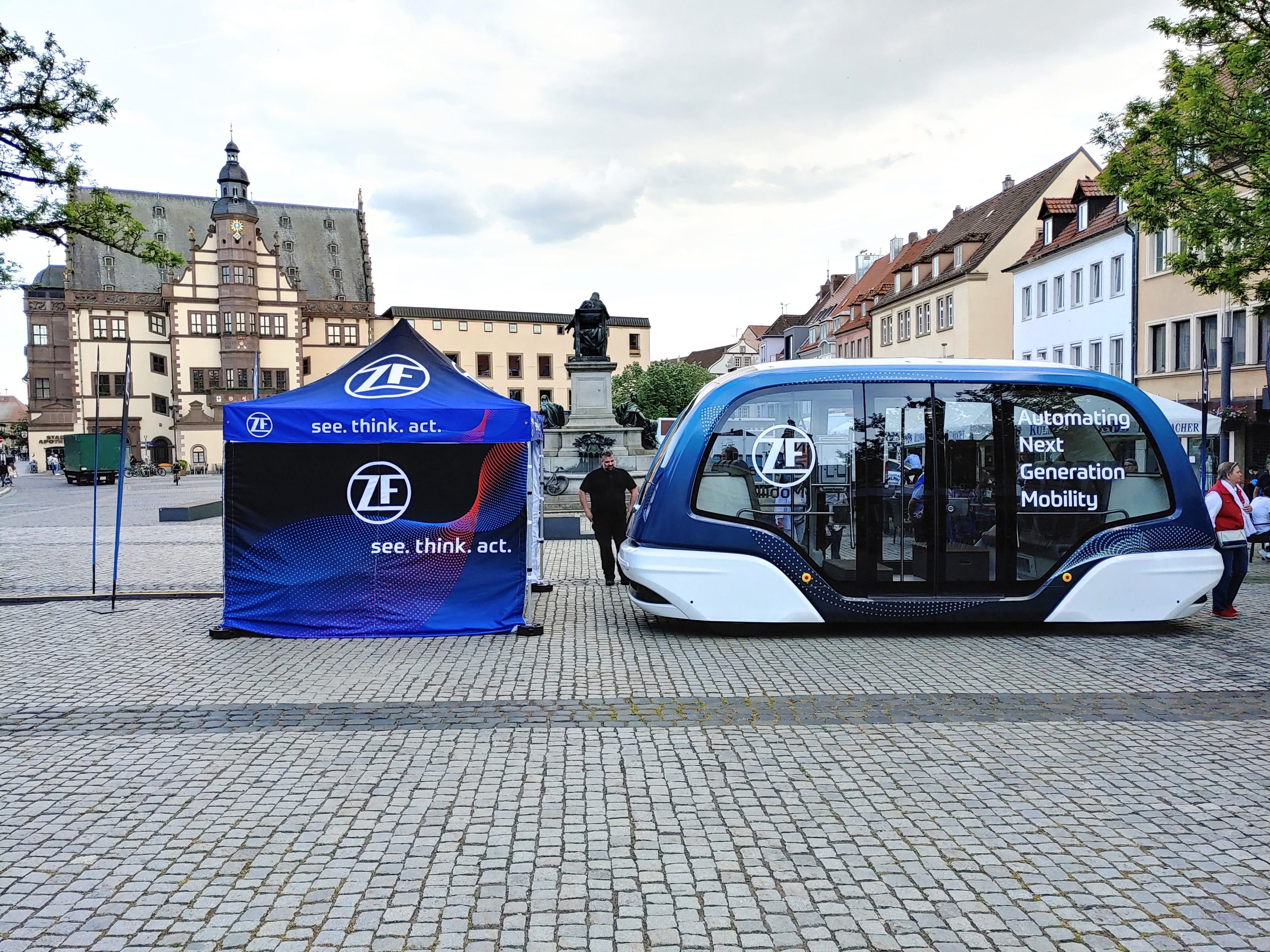 ZF People Mover auf dem Marktplatz in Schweinfurt